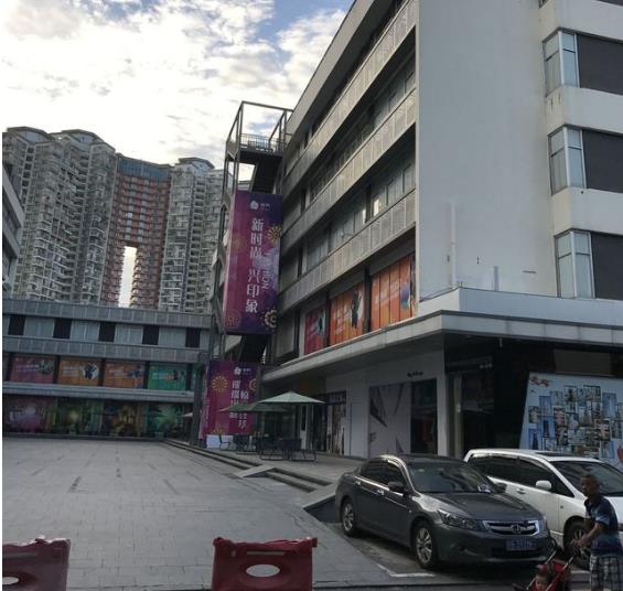 深圳荔秀服饰文化街区批发市场在哪里？怎么去？