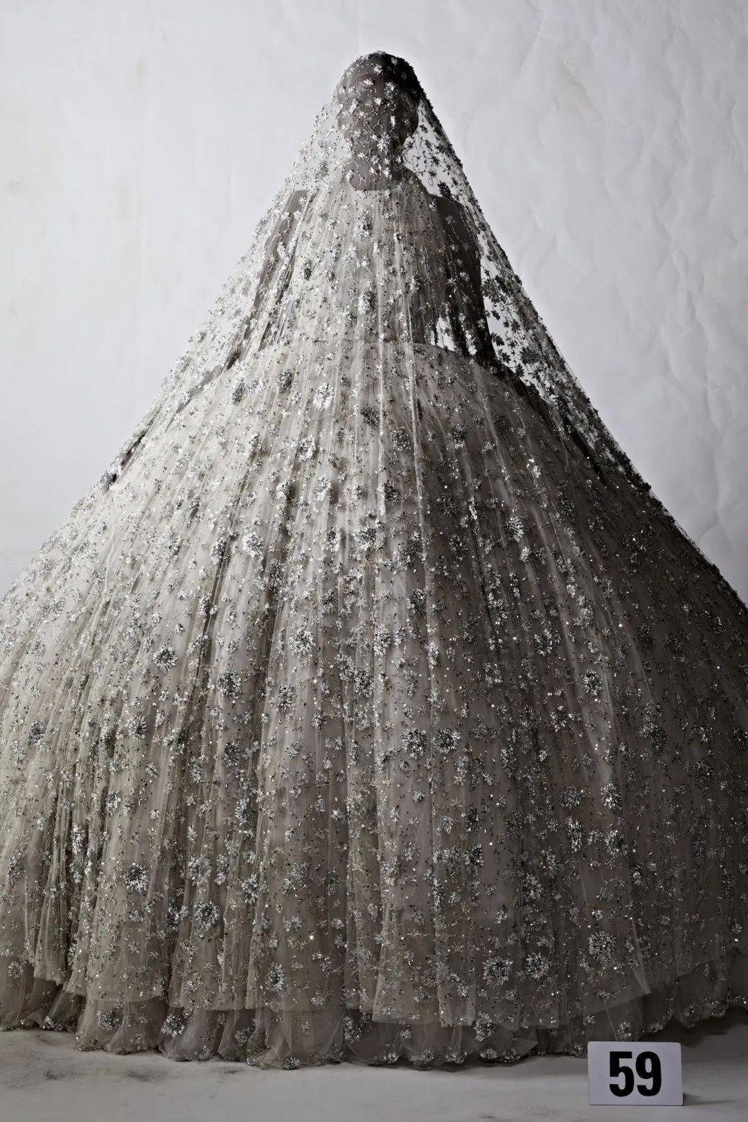 2022年秋季高定趋势:金属元素-「流行趋势」