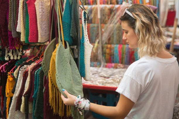 外贸针织服装货源去哪找？看看广州流花服装商圈