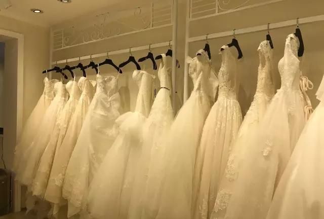 婚纱礼服可以去哪找货源，哪里可以批发婚纱礼服