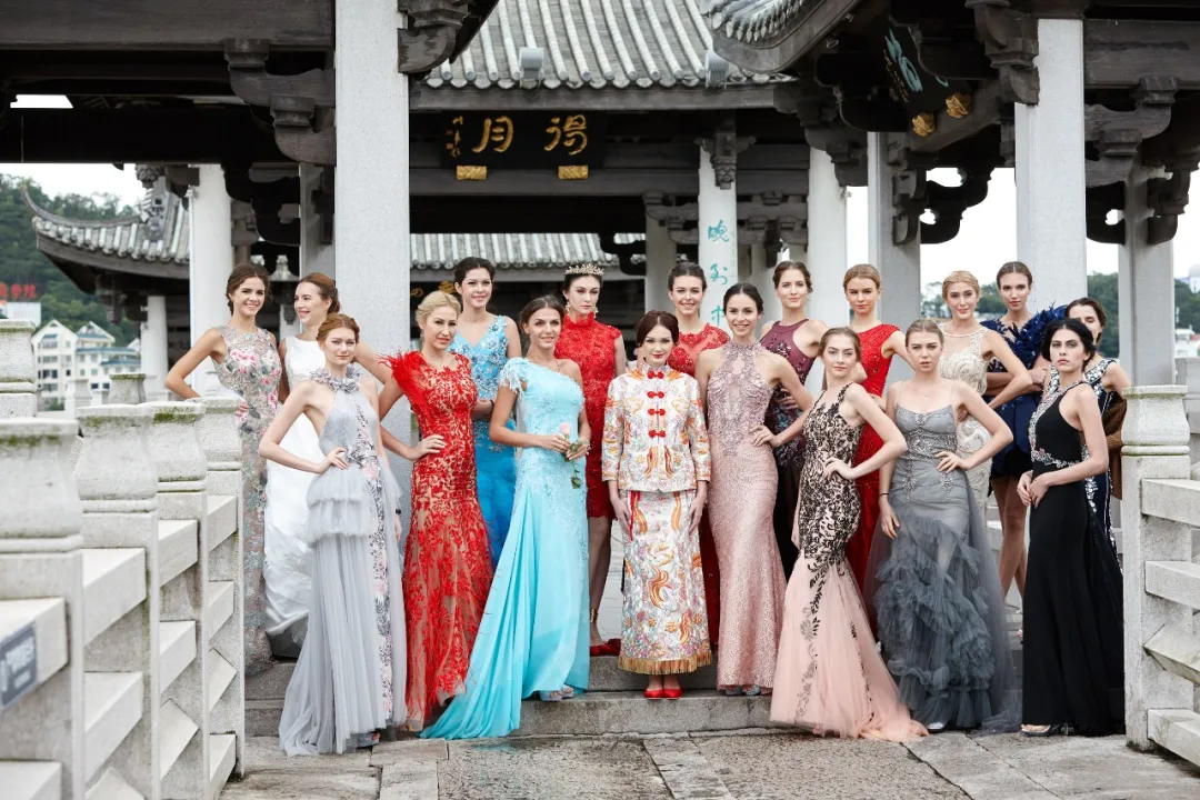 外贸升级丨潮州市婚纱晚礼服基地