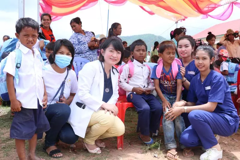 中国（海外）服装联盟为柬偏远小学，赠物品捐建教室 ！