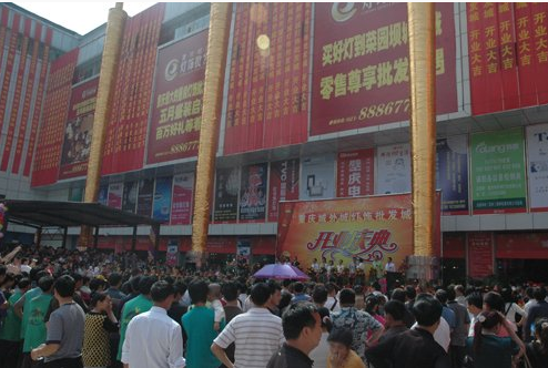 重庆万州小天鹅服装批发市场在哪里？怎么去？