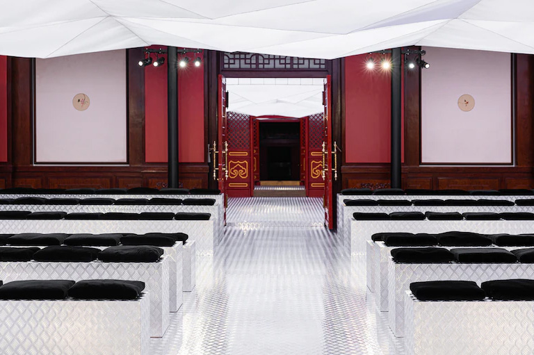 春夏、李易峰等明星成为Prada2022秋冬时装秀的模特