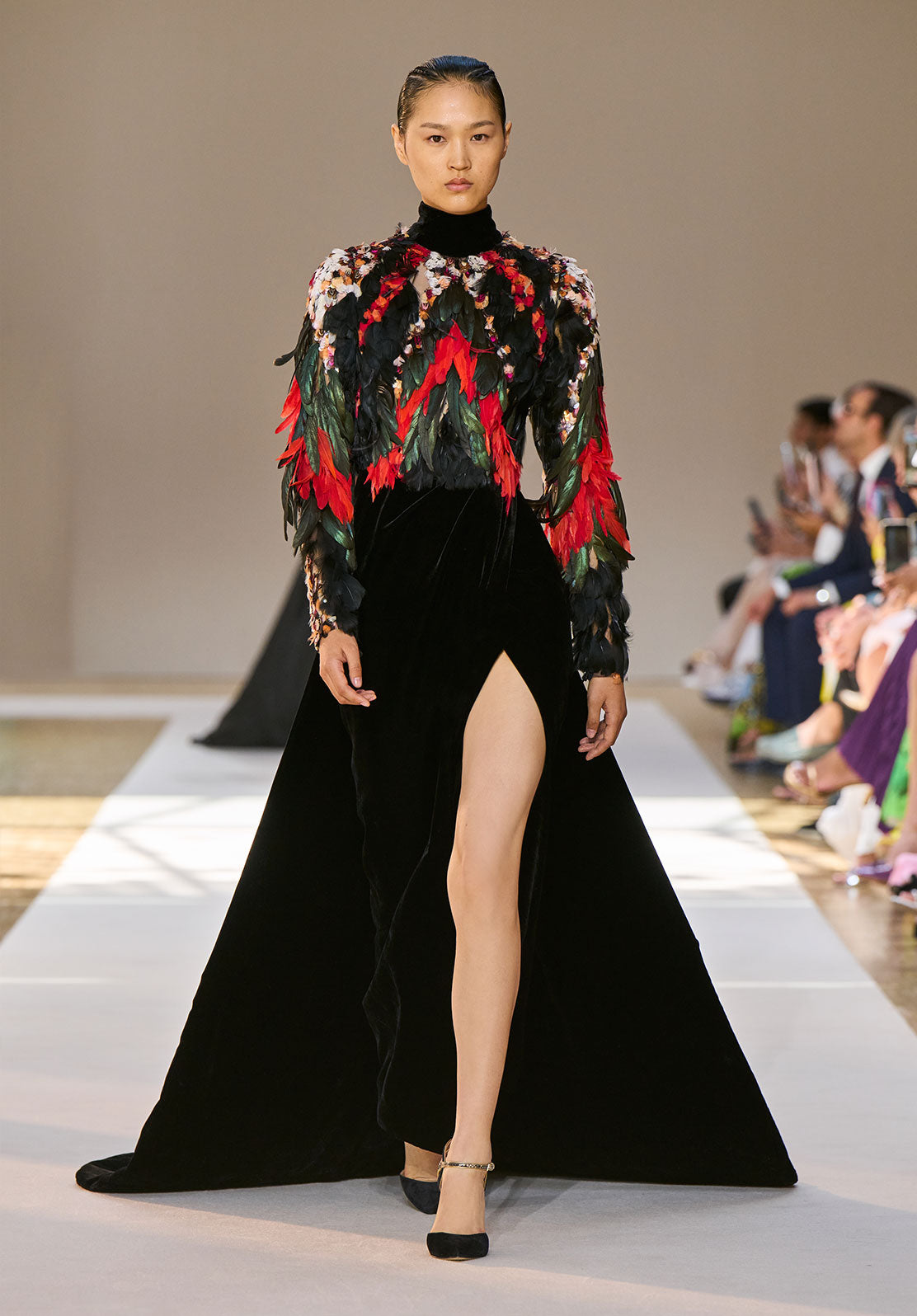 出道即巅峰，Chanel、Valentino对“她”情有独钟！-「时尚资讯」