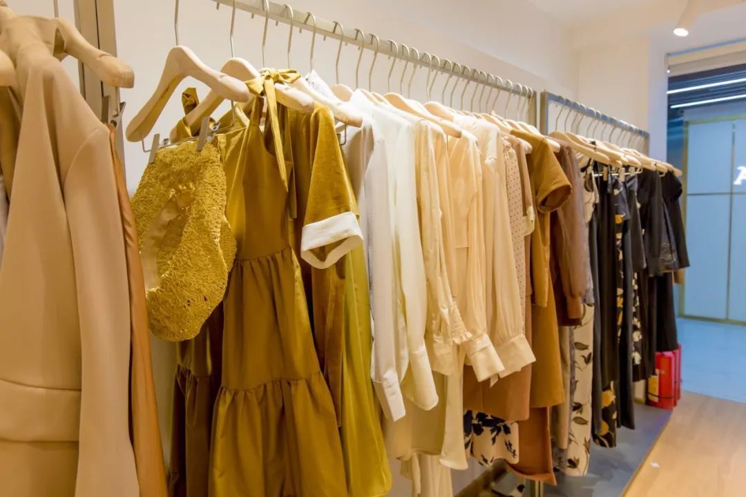 时尚女装批发可以去哪里找？看看广州金泰服装城