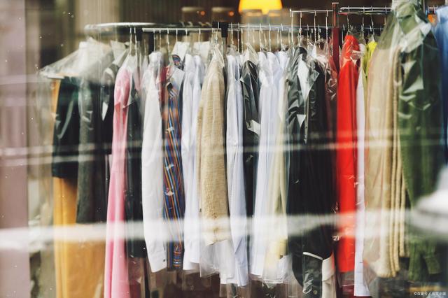 服装、化妆品、医美行业研究：关注顺势锐意进取的国产品牌