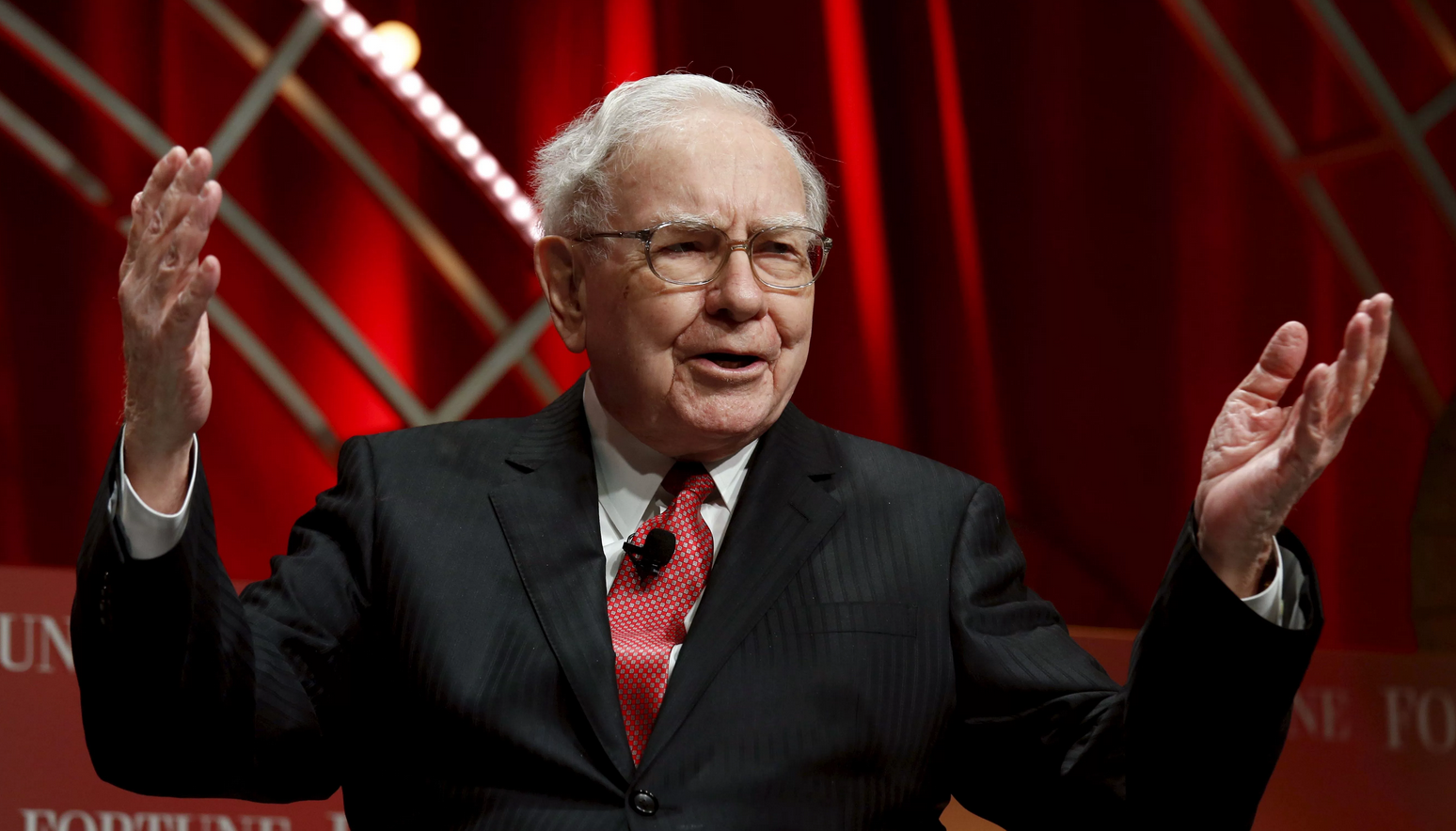 服装业老干妈的逆袭：她把西服穿在了巴菲特和盖茨身上