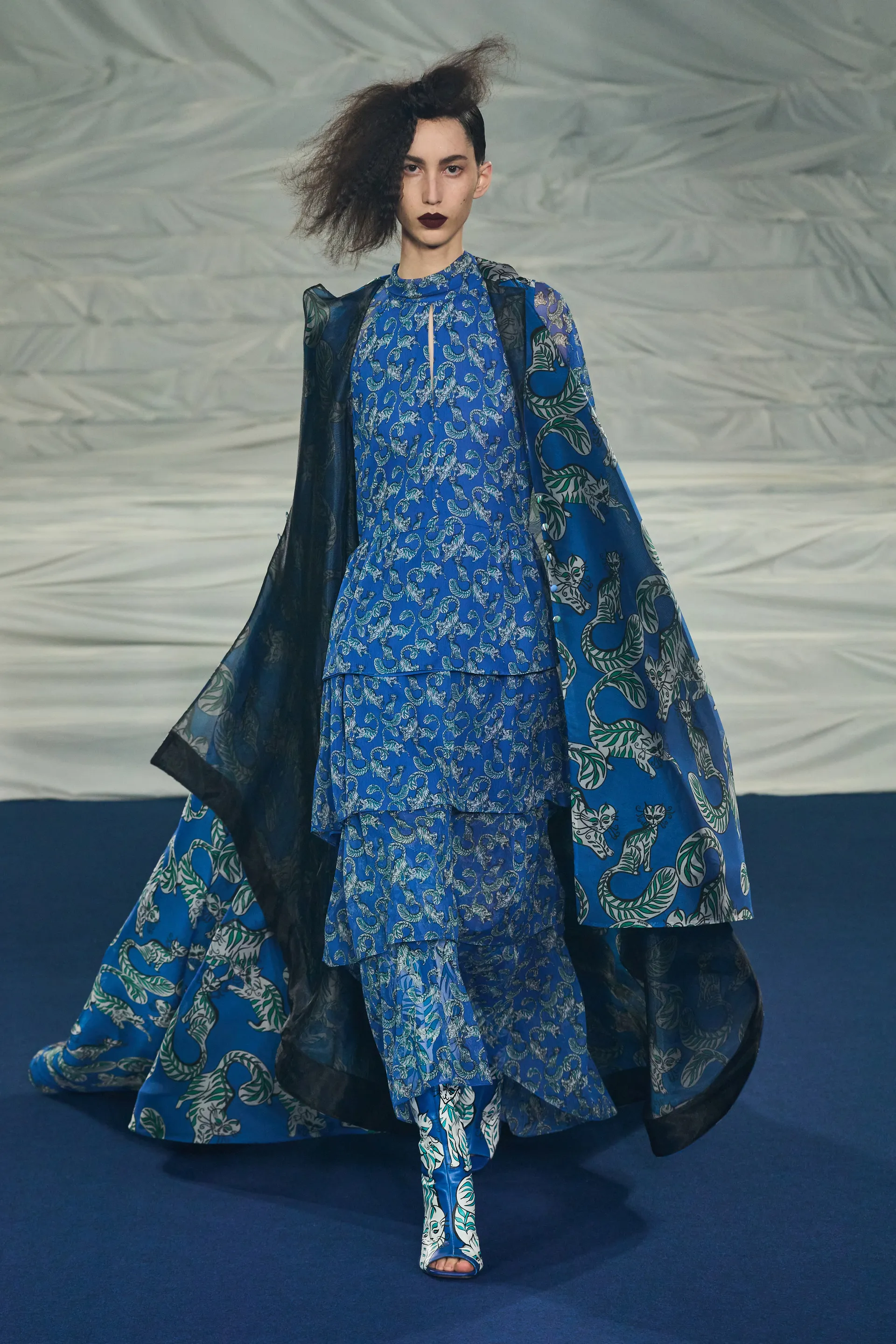 Rochas2023春夏系列：新兴设计师的浪漫与他的褶边连衣裙