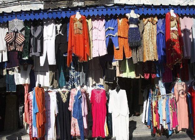 他创业做服装批发，从零售到海外市场的致富路