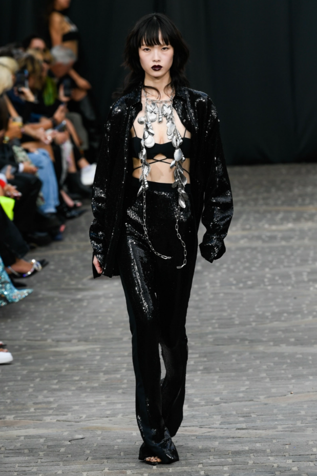伦敦时装周上，看设计师David Koma的2023年春季成衣系列