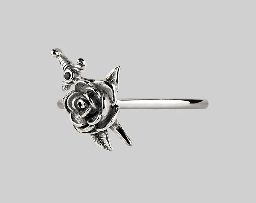 哥特风配饰：与众不同，彰显个性-「风格元素」