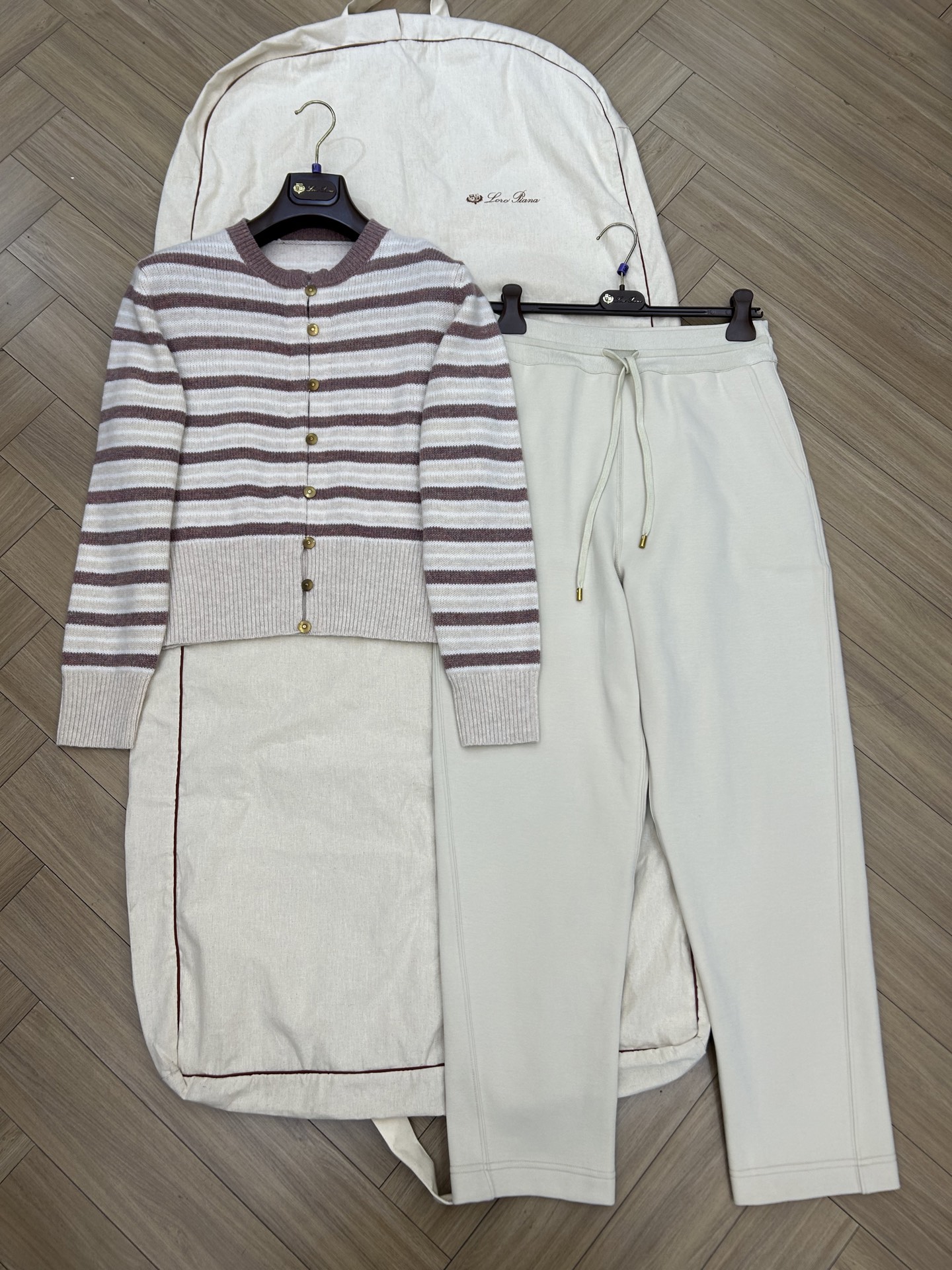 紫墨BC/LP 南油高端女装 档口微信二维码及货源实拍