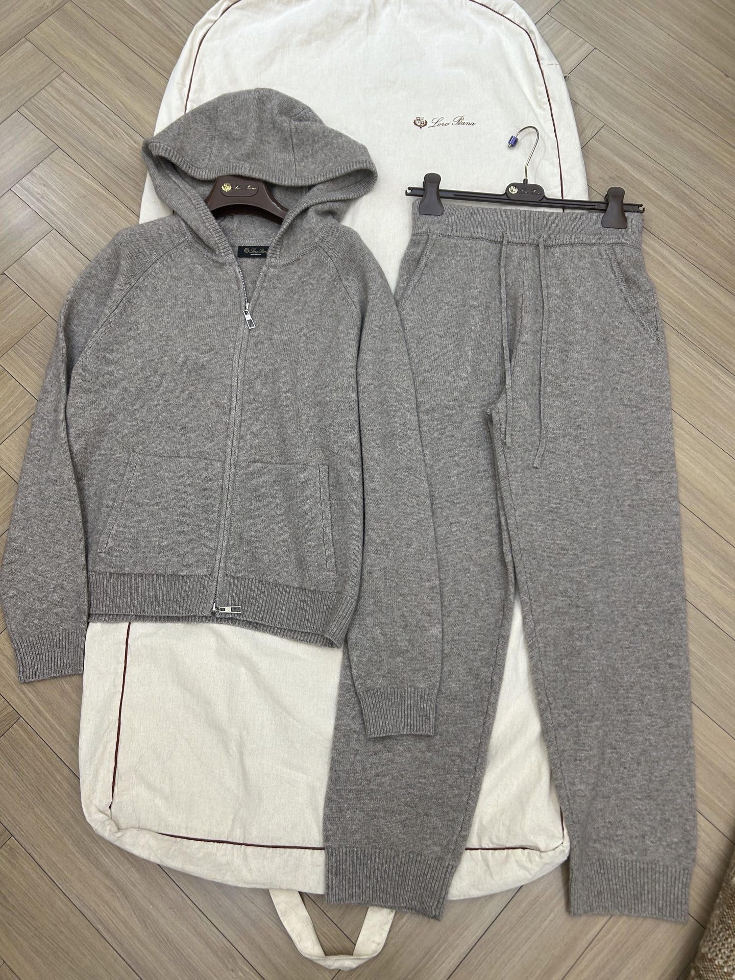 紫墨BC/LP 南油高端女装 档口微信二维码及货源实拍