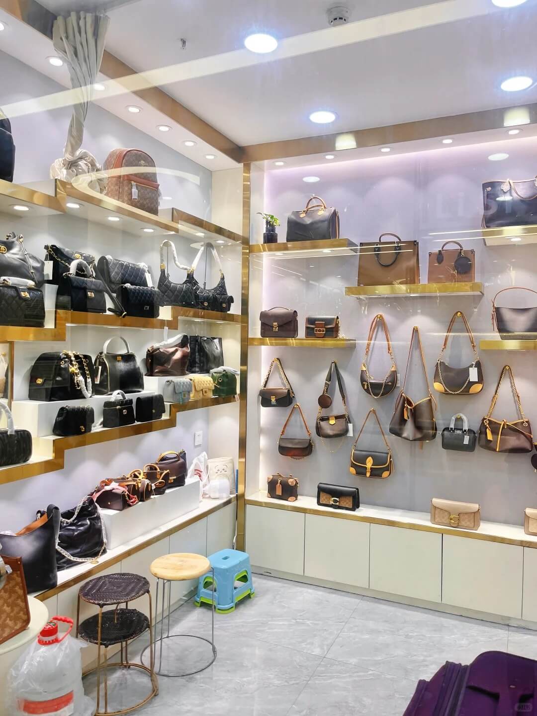 Why Savvy Buyers Are Switching from Alibaba to Guangzhou Wholesale Stalls Guide wholesale vendor