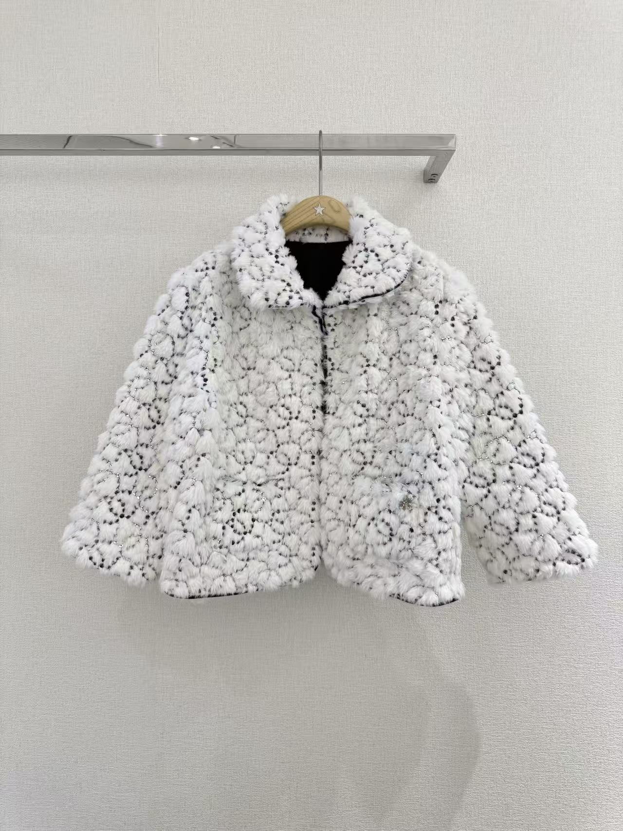 baby王后家 南油高端女装 档口微信二维码及货源实拍 baby王后家 南油高端女装 档口微信二维码及货源实拍