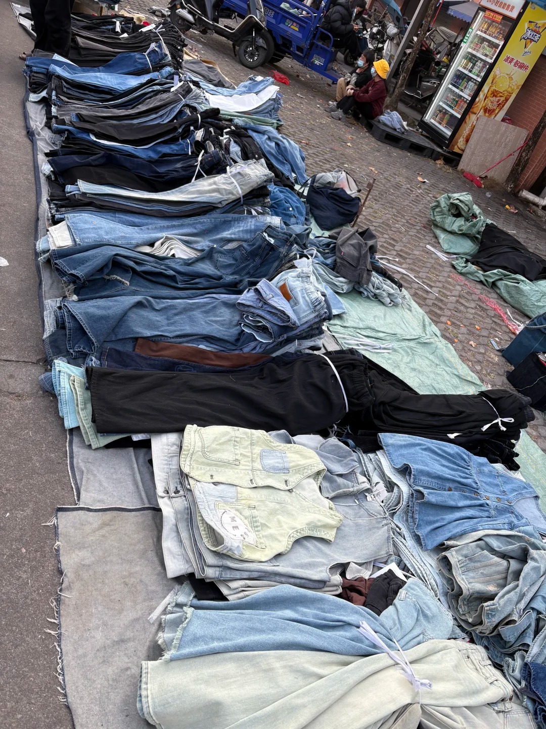 China Jeans Wholesale Market: Best Denim Sourcing Guide for Global Buyers 档口微信二维码及货源实拍 Dayong Denim Market, Zhongshan