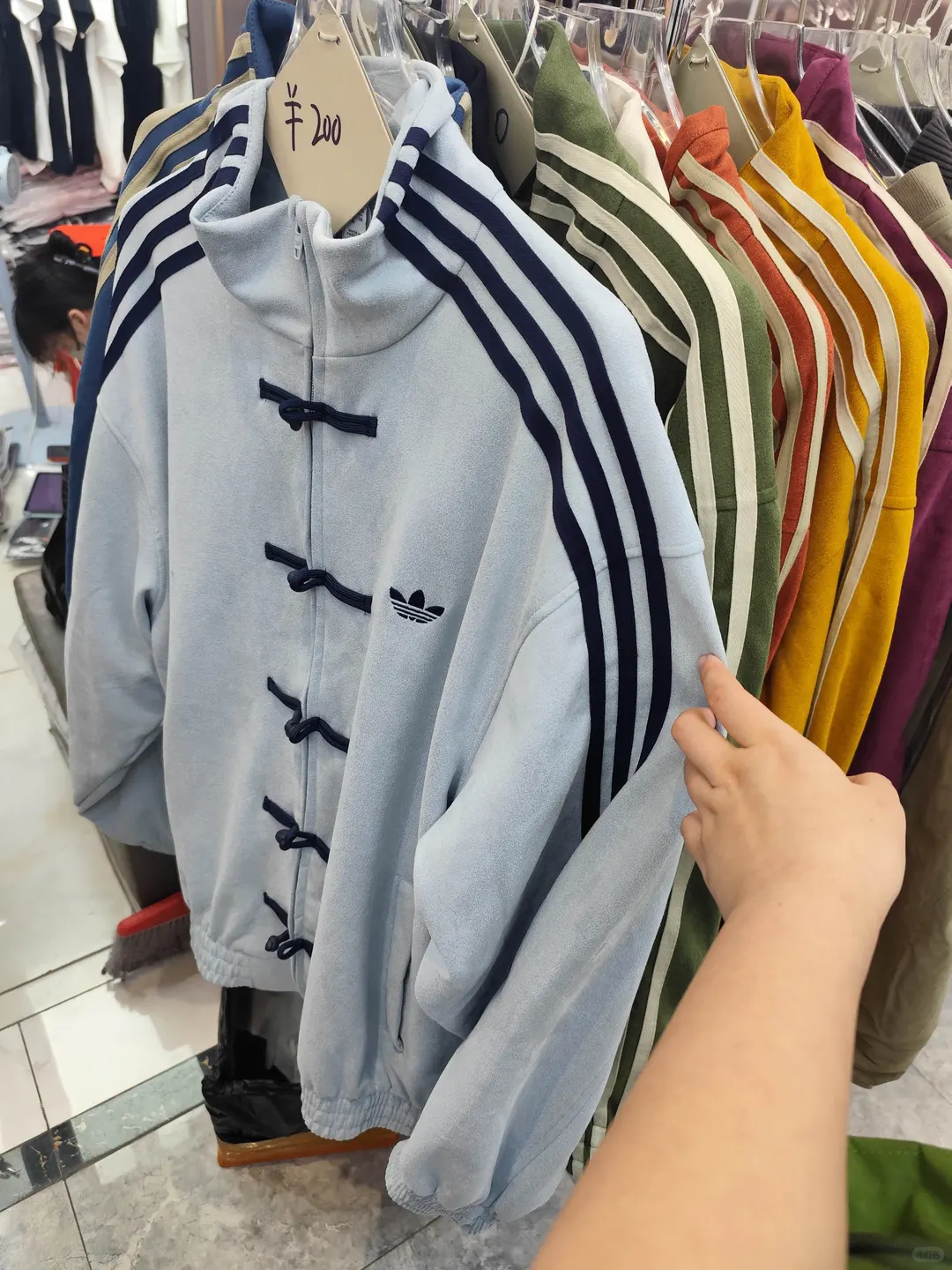 Kinbo: Foreign Trade Clothing Market sourcing guide wholesale vendor in Guangzhou