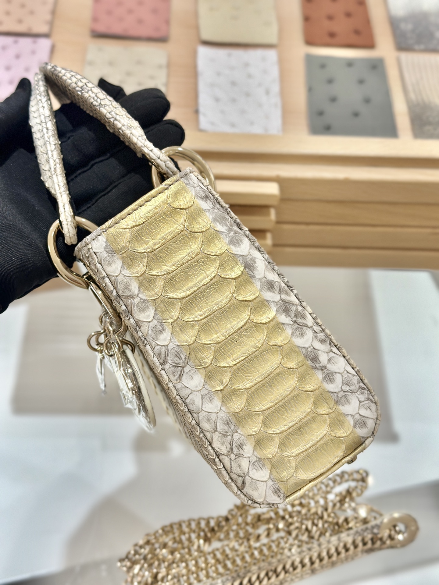 Dior Shoes from China: Wholesale Market Guide 2025