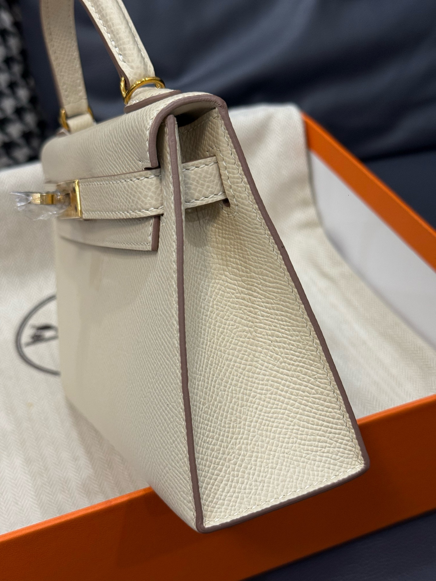 Who Makes Hermes Bags in China? The Truth from Wholesale Markets