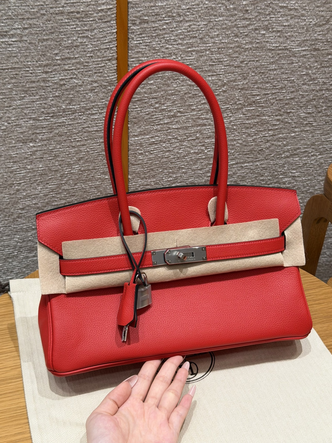 Baiyun Leather Market Shoulder Bag Wholesale Guide (July 2026): Top 10 Stalls for MOQ 1 & Dropshipping