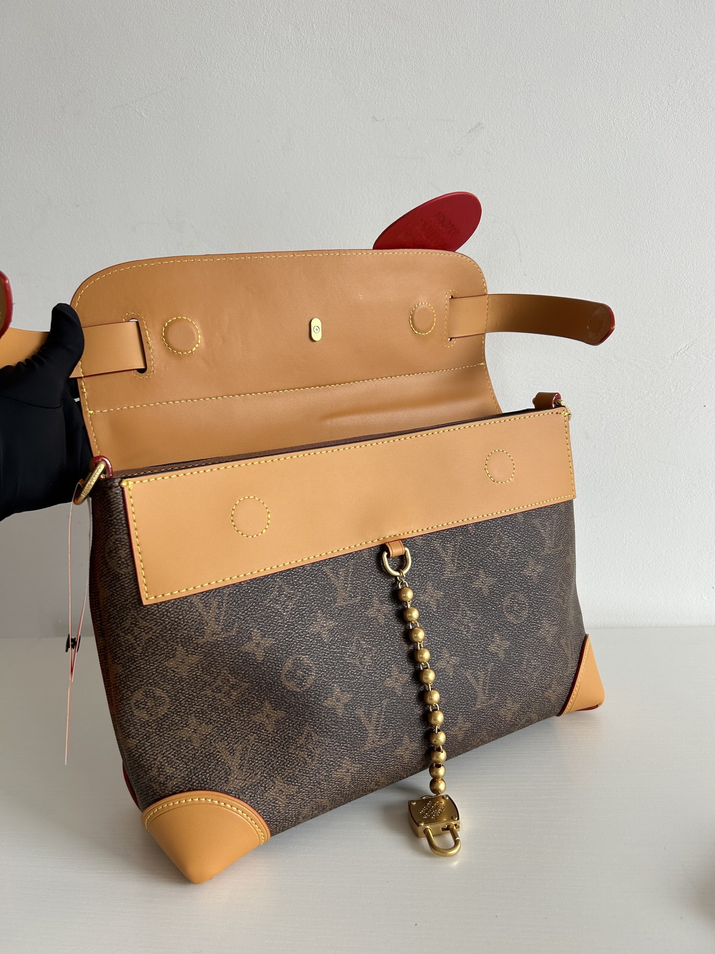 Baiyun Leather Market Crossbody Bag Sourcing Guide: Top 10 Stalls to Watch (July 2026)