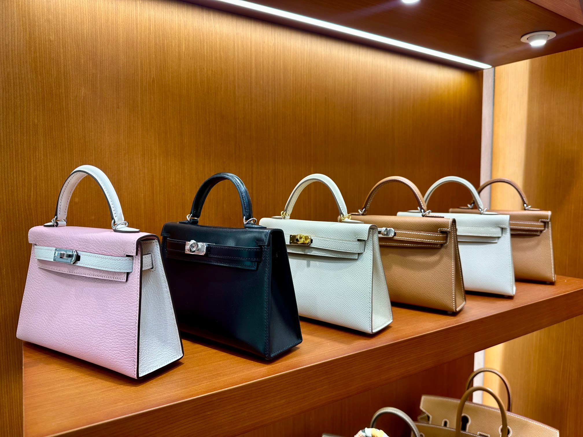 baiyun world city leather photos（Original shot, July 6, 2026） wholesale vendor in Guangzhou