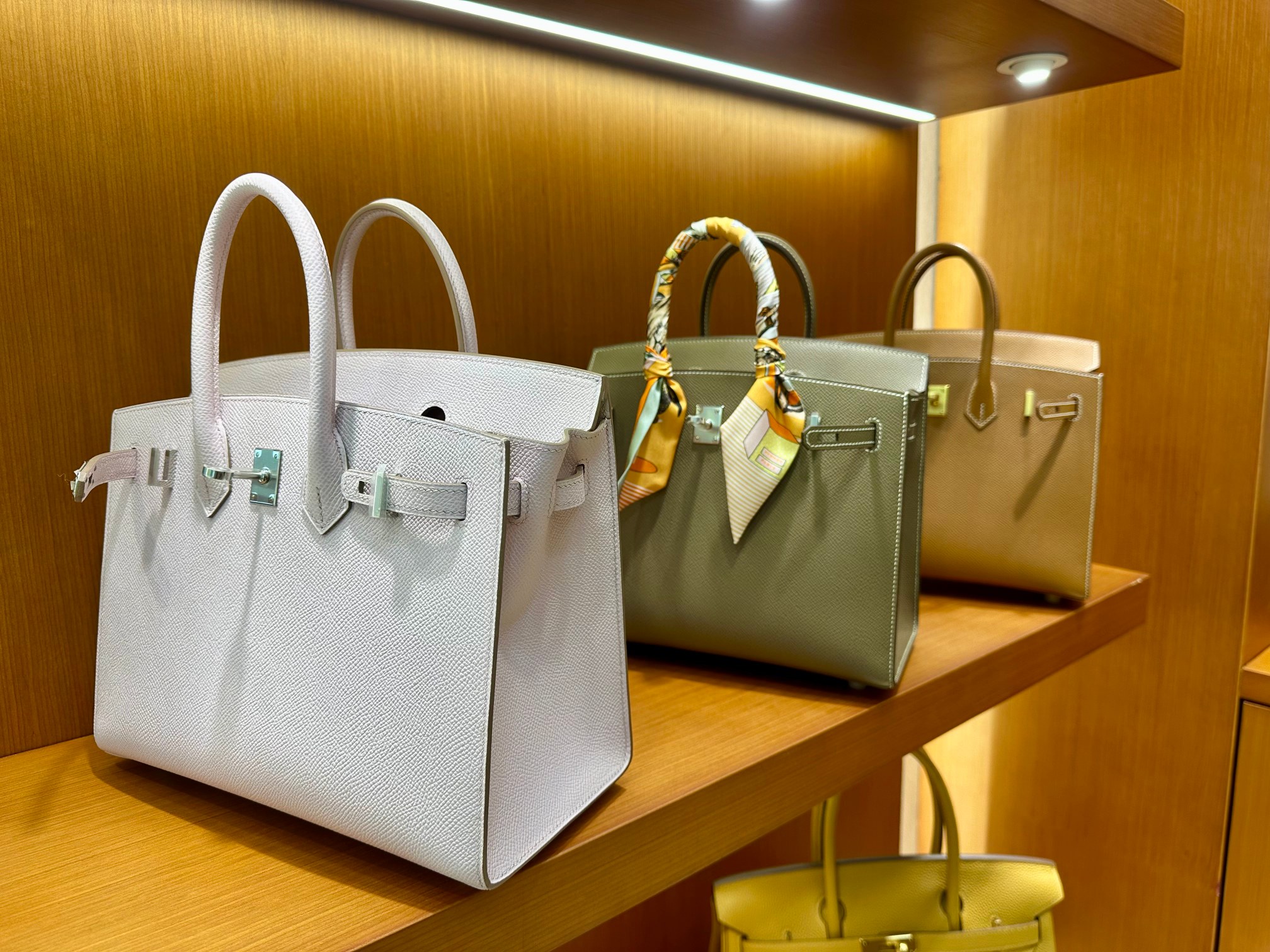 baiyun world city leather photos（Original shot, July 6, 2026） wholesale vendor in Guangzhou