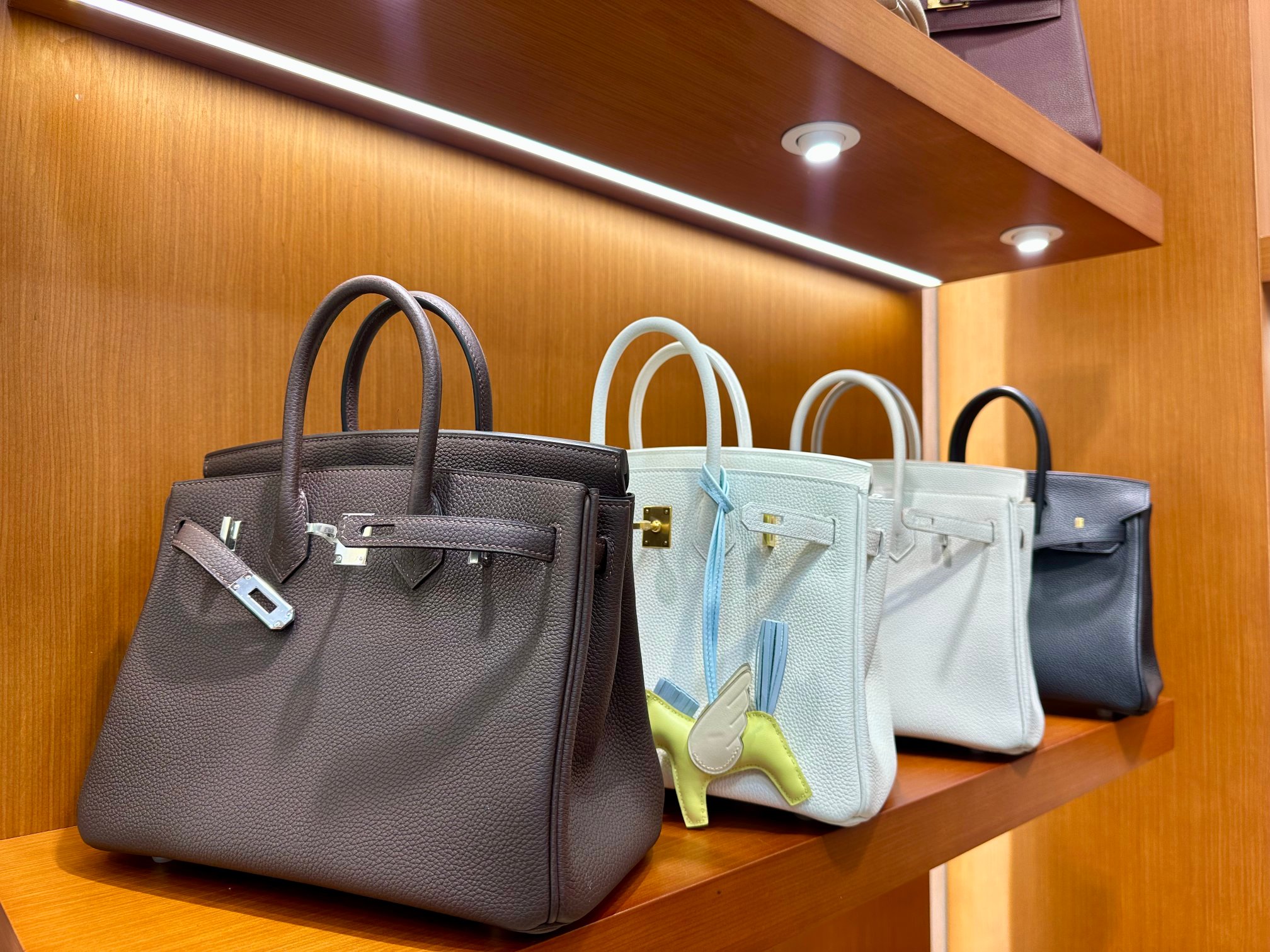 baiyun world city leather photos（Original shot, July 6, 2026） wholesale vendor in Guangzhou