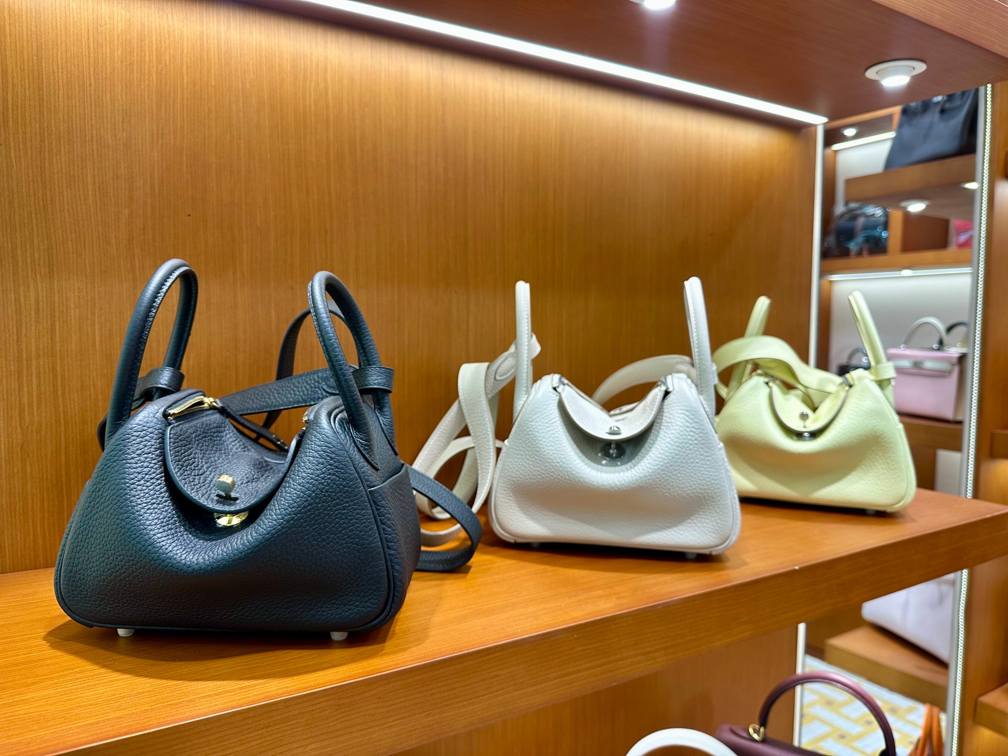 baiyun world city leather photos（Original shot, July 6, 2026） wholesale vendor in Guangzhou