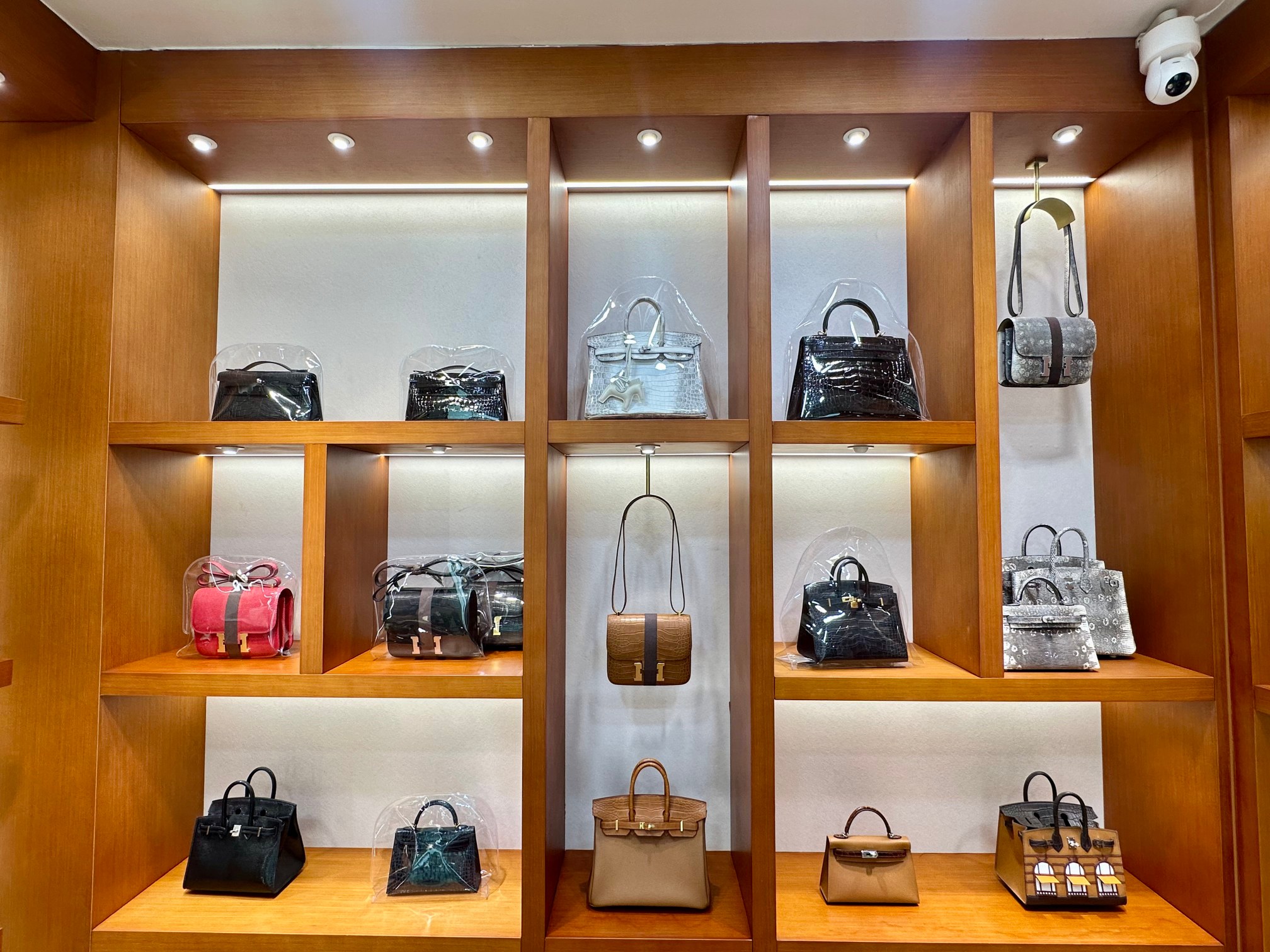 baiyun world city leather photos（Original shot, July 6, 2026） wholesale vendor in Guangzhou