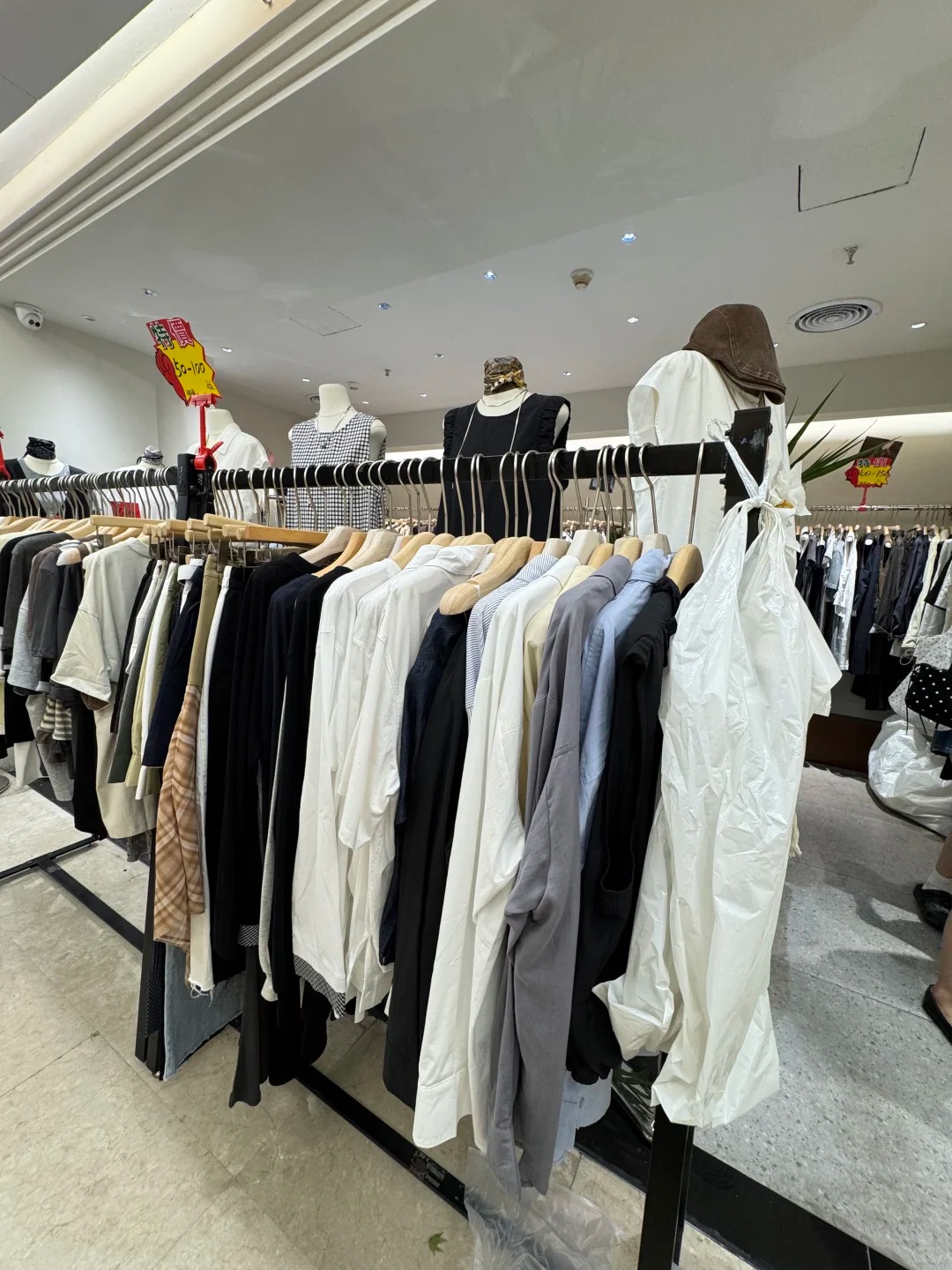 Guangzhou Clothing Wholesale Vendors photos（Original shot, July 8, 2026） wholesale vendor in Guangzhou