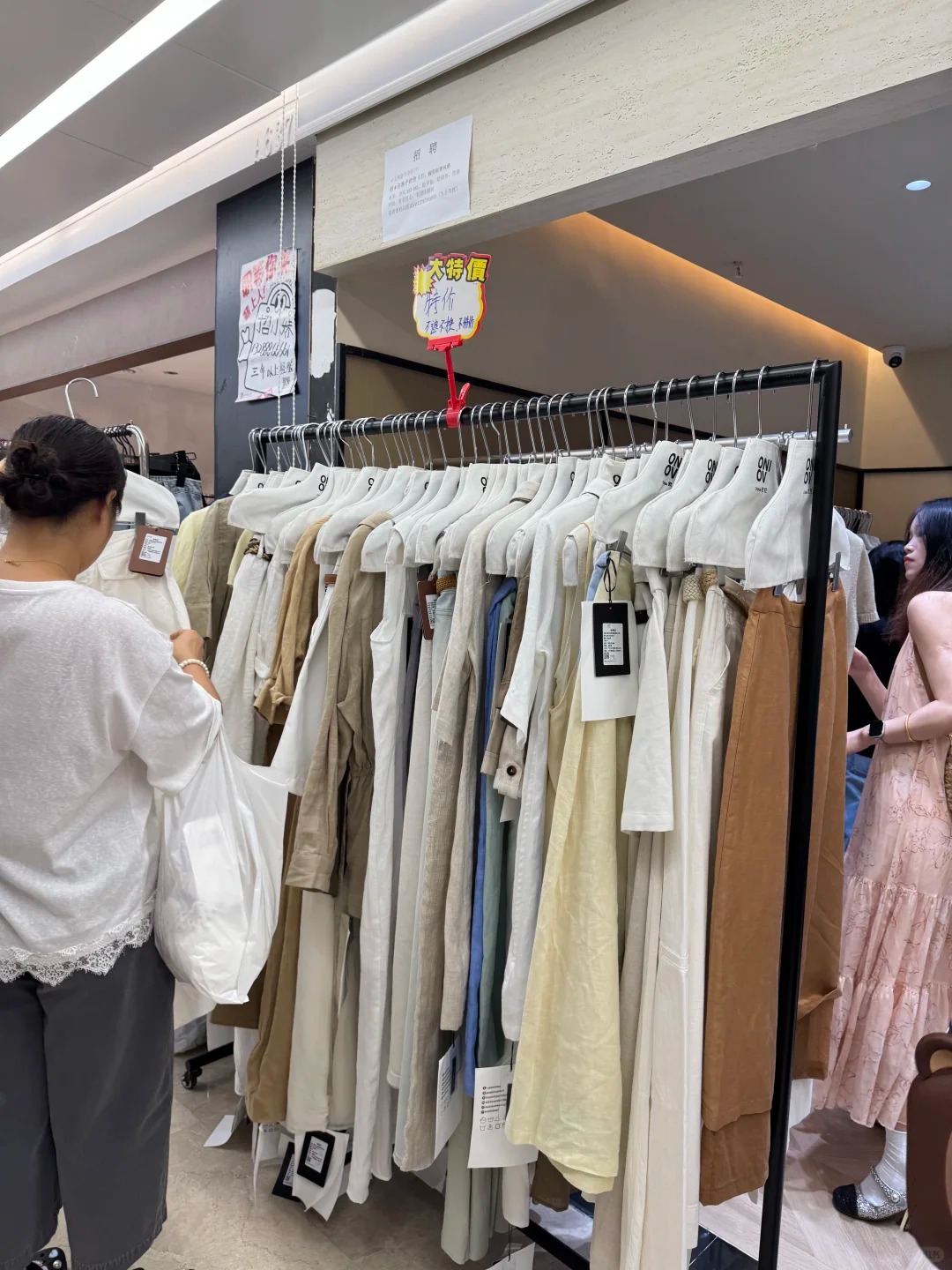 Guangzhou Clothing Wholesale Vendors photos（Original shot, July 8, 2026） wholesale vendor in Guangzhou