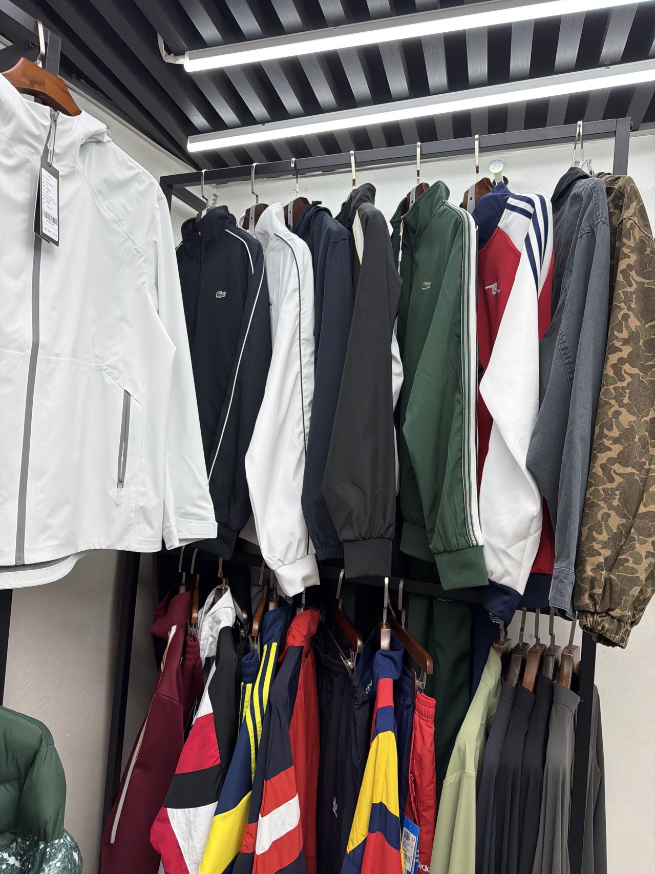 潮衣外贸-金美4F023 金宝外贸服装城 档口微信二维码及货源实拍