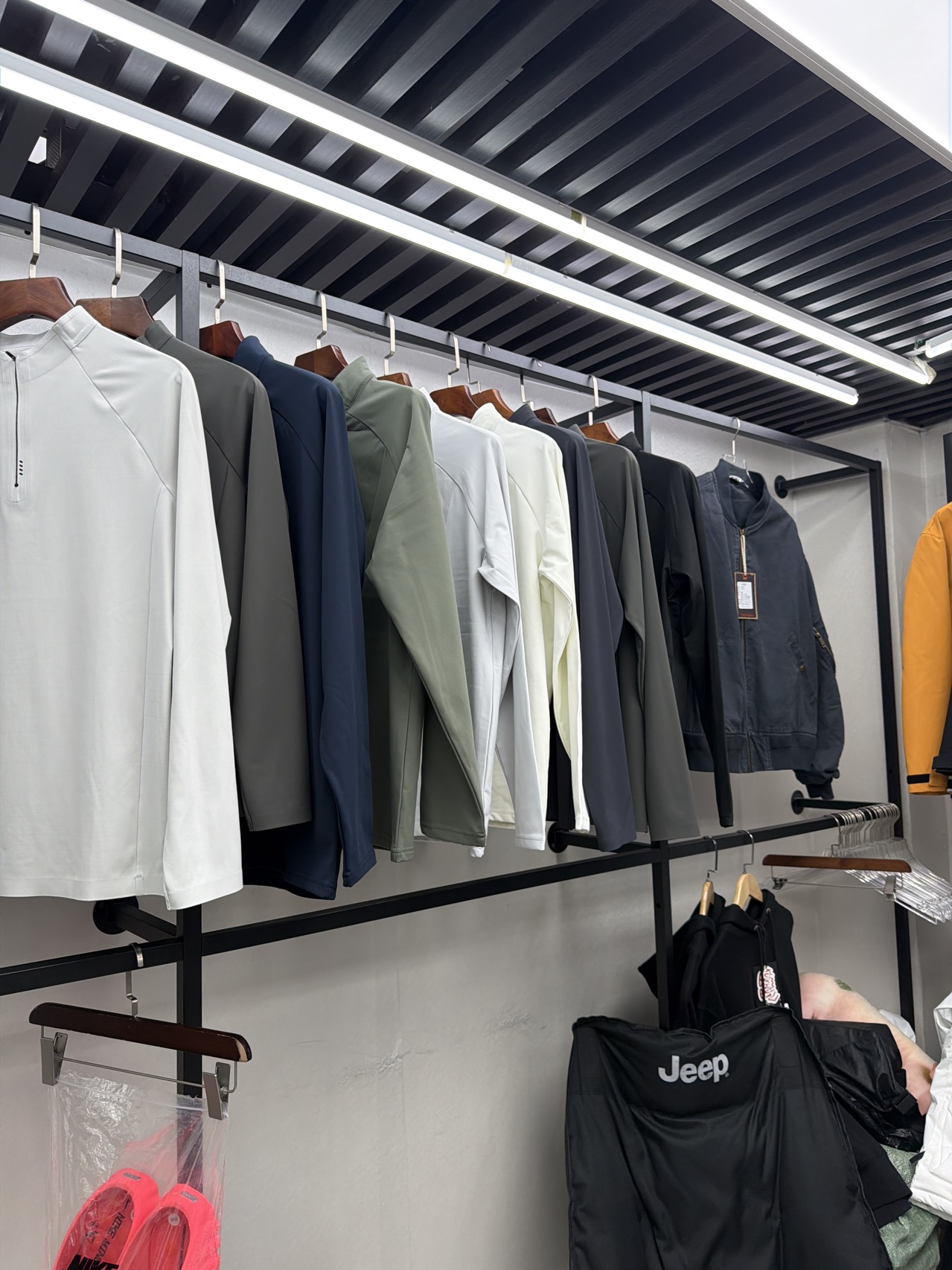 潮衣外贸-金美4F023 金宝外贸服装城 档口微信二维码及货源实拍