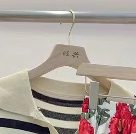 旺兴服饰-老金马1楼1街445 金马 档口微信二维码及货源实拍 旺兴服饰-老金马1楼1街445 档口图