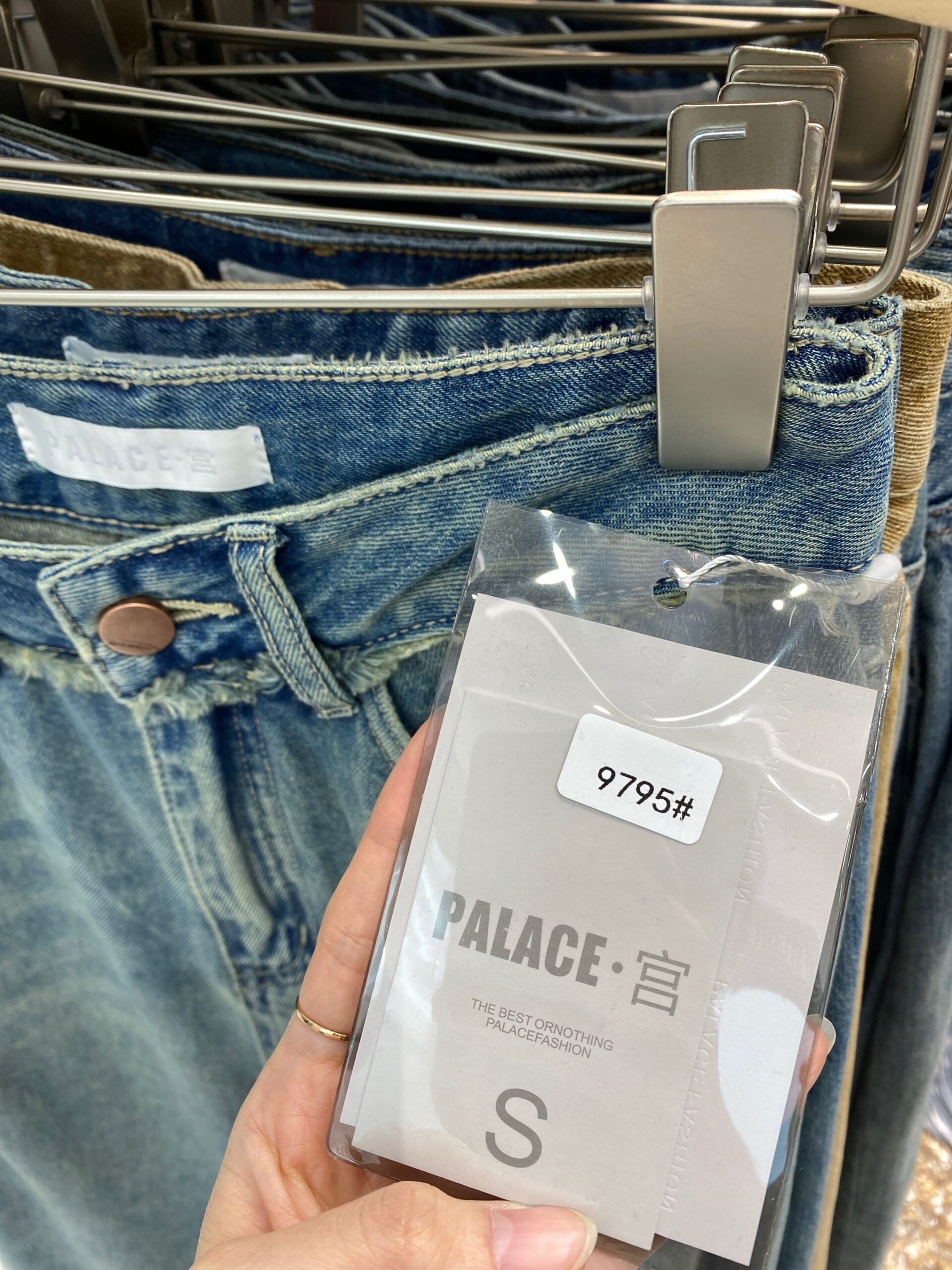 Palace·宫-新中国大厦4楼B457档 十三行服装批发市场 档口微信二维码及货源实拍 Palace·宫-新中国大厦4楼B457档 档口图