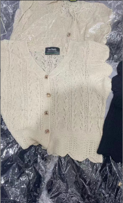 One Family依佳人-新中国大厦3827 十三行服装批发市场 档口微信二维码及货源实拍 One Family依佳人-新中国大厦3827 档口图