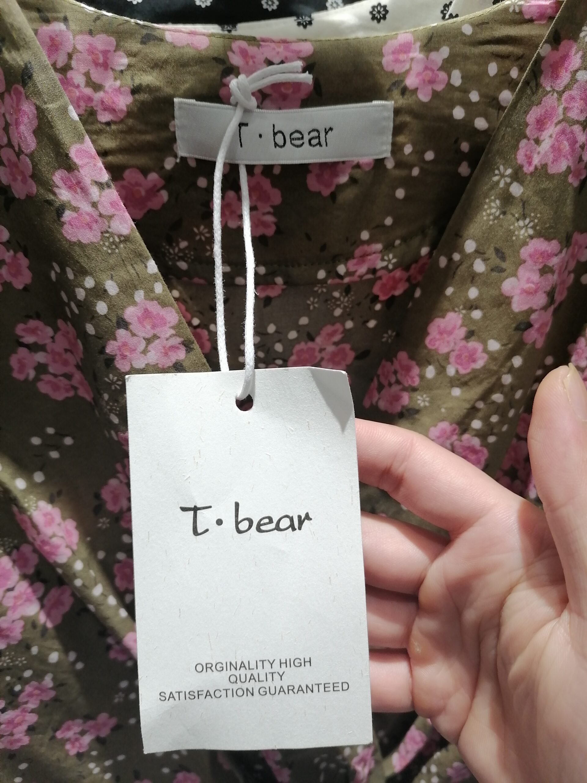 Tbear-新中国大厦3233 十三行服装批发市场 档口微信二维码及货源实拍 Tbear-新中国大厦3233 档口图