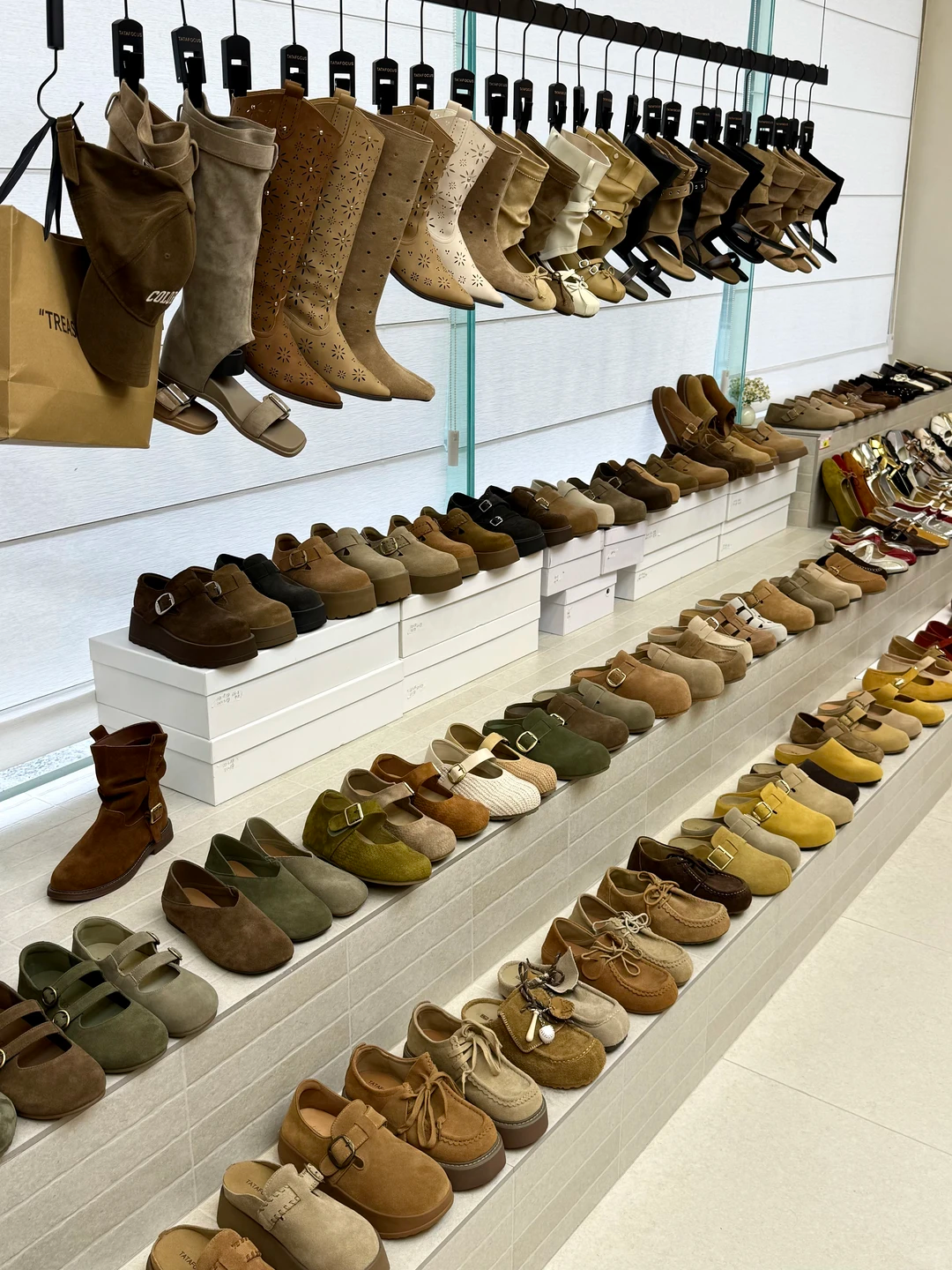 Where Shoes Are Made in China: A Complete Guide to China’s Major Footwear Manufacturing Hubs Blog 档口微信二维码及货源实拍 Where Shoes Are Made in China: A Complete Guide to China’s Major Footwear Manufacturing Hubs Blog 档口微信二维码及货源实拍