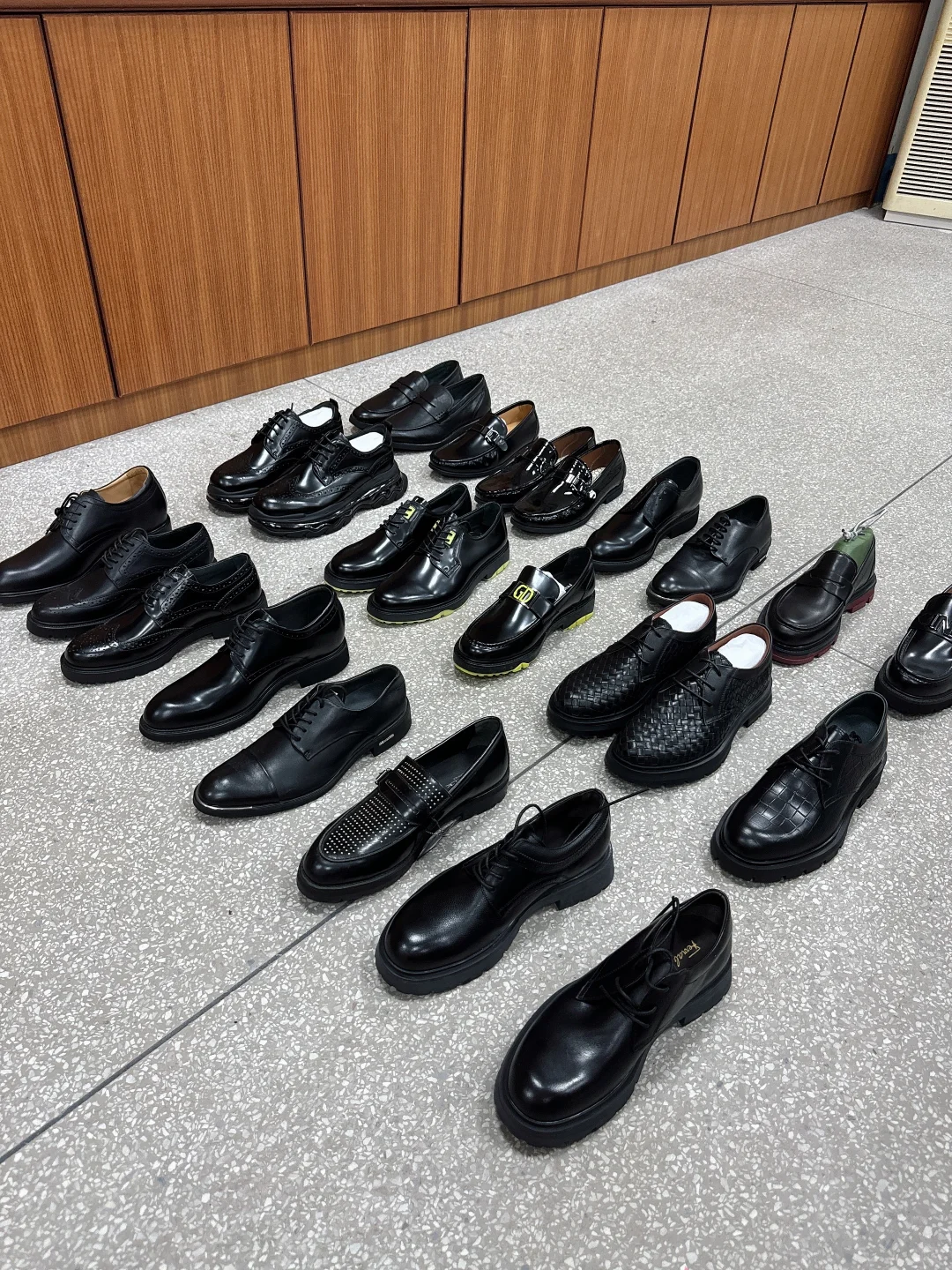Where Shoes Are Made in China: A Complete Guide to China’s Major Footwear Manufacturing Hubs Blog 档口微信二维码及货源实拍 Where Shoes Are Made in China: A Complete Guide to China’s Major Footwear Manufacturing Hubs Blog 档口微信二维码及货源实拍