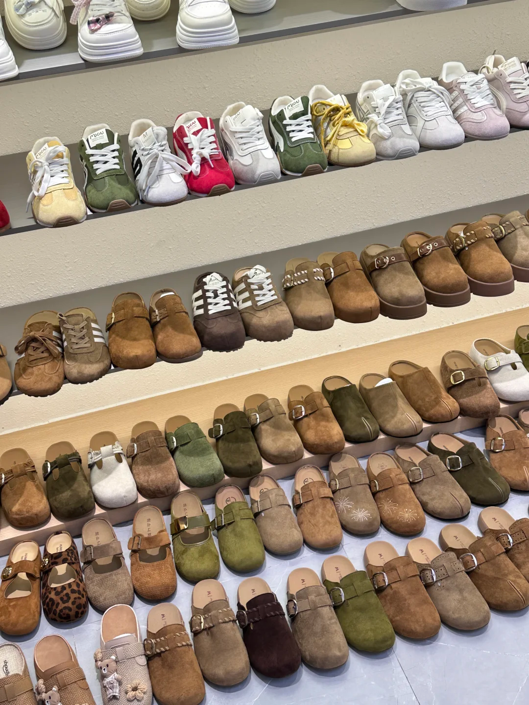Where Shoes Are Made in China: A Complete Guide to China’s Major Footwear Manufacturing Hubs Blog 档口微信二维码及货源实拍 Where Shoes Are Made in China: A Complete Guide to China’s Major Footwear Manufacturing Hubs Blog 档口微信二维码及货源实拍