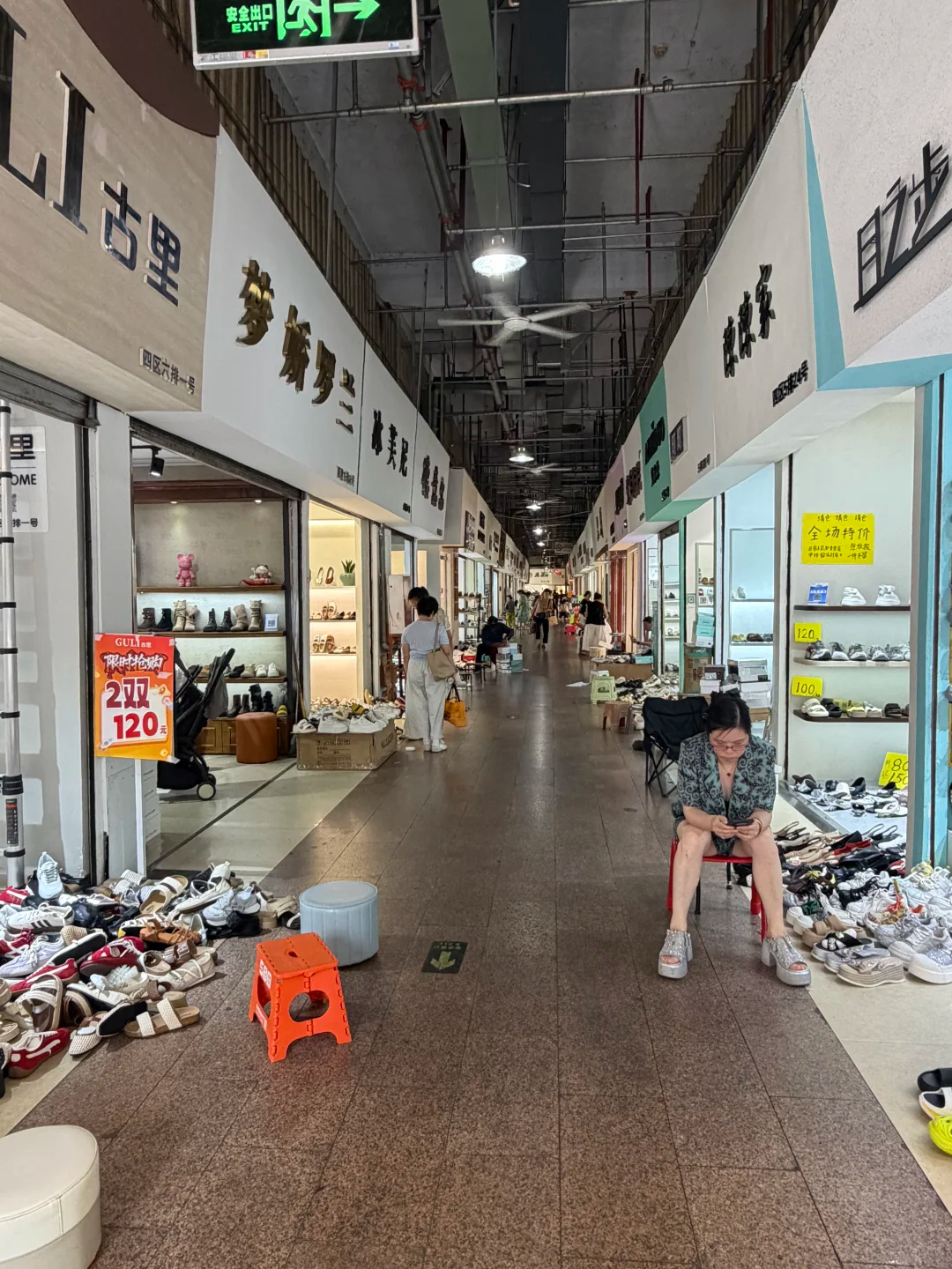 Where Shoes Are Made in China: A Complete Guide to China’s Major Footwear Manufacturing Hubs Blog 档口微信二维码及货源实拍 Where Shoes Are Made in China: A Complete Guide to China’s Major Footwear Manufacturing Hubs Blog 档口微信二维码及货源实拍