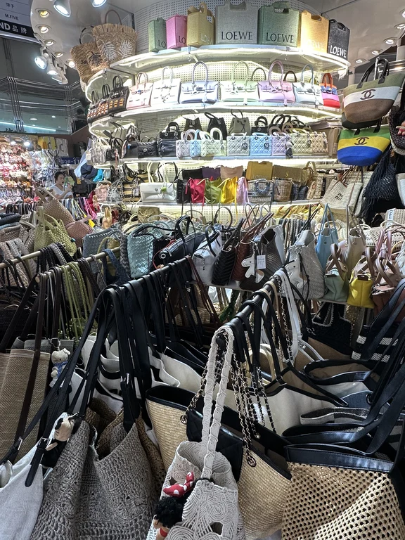 12 Best Wholesale Bag Markets in China: Where to Find Bag Suppliers and Manufacturers 资讯 档口微信二维码及货源实拍 12 Best Wholesale Bag Markets in China: Where to Find Bag Suppliers and Manufacturers 资讯 档口微信二维码及货源实拍